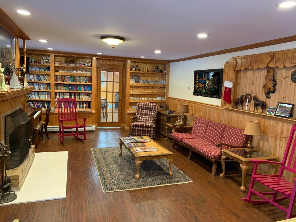 Four Winds Country Motel Lobby